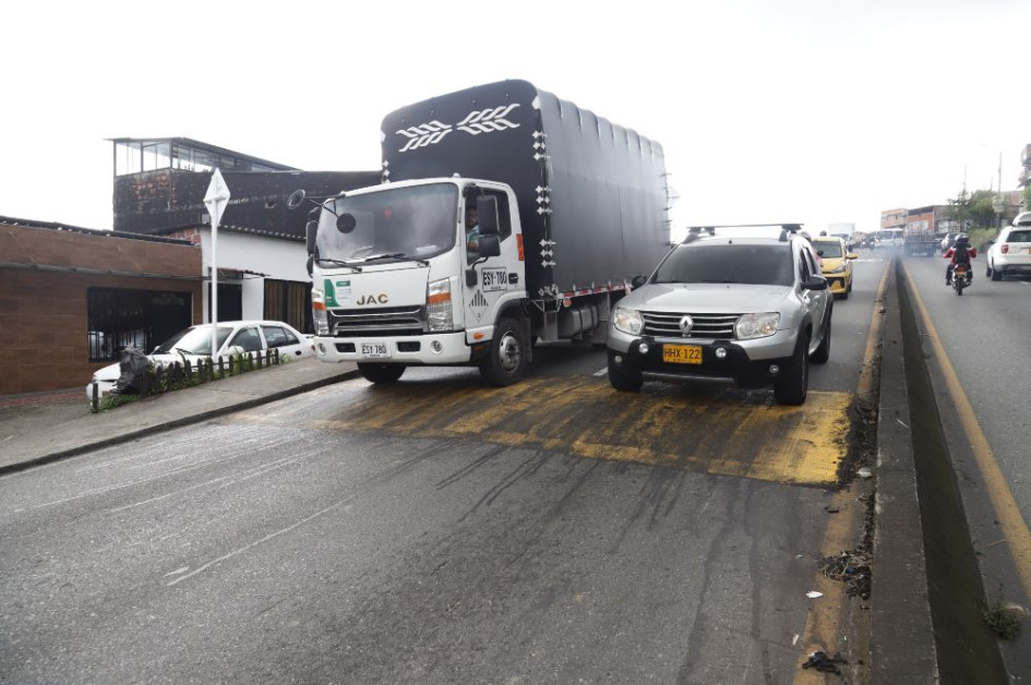 Uno de los resaltos que pusieron antes de la curva de El Paraíso.