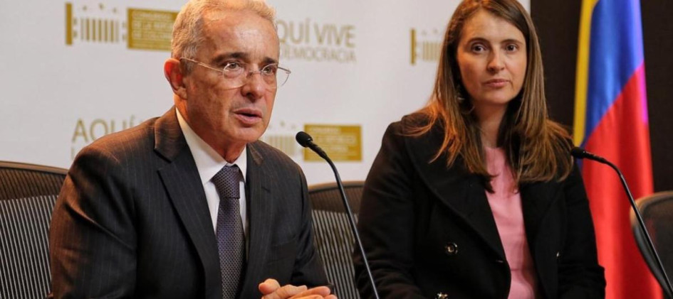 Álvaro Uribe, expresidente de Colombia, y Paloma Valencia, candidata del Centro Democrático al primer cargo de la República.