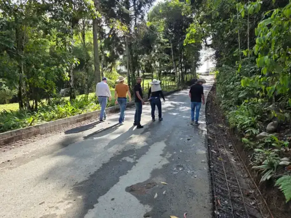 La vía Arabia–Yarumal está en su etapa final de ejecución y beneficiaría a productores y turistas.