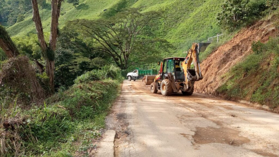 Caldas hizo mantenimiento de 1.932 kilómetros de vías y atendió 1.782 puntos críticos en el 2025. Con $11 mil millones busca fortalecer su maquinaria en el 2026.