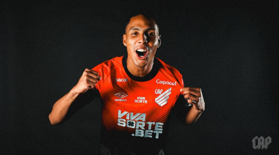 El manizaleño Alejandro García fue presentado como nuevo jugador de Atlético Paranaense.