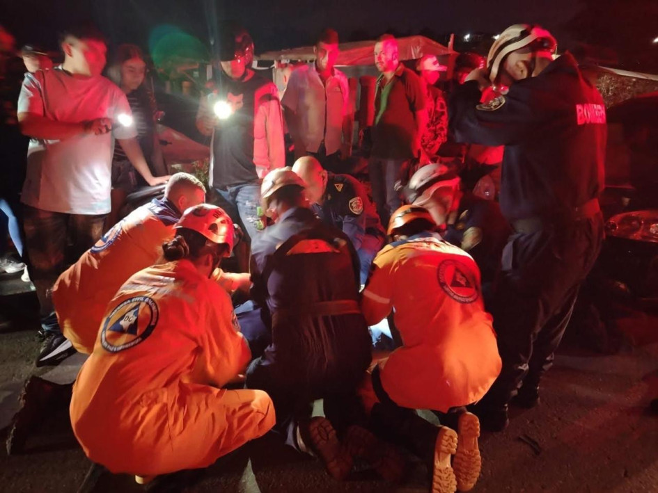 El choque lo atendieron Bomberos y Defensa Civil.