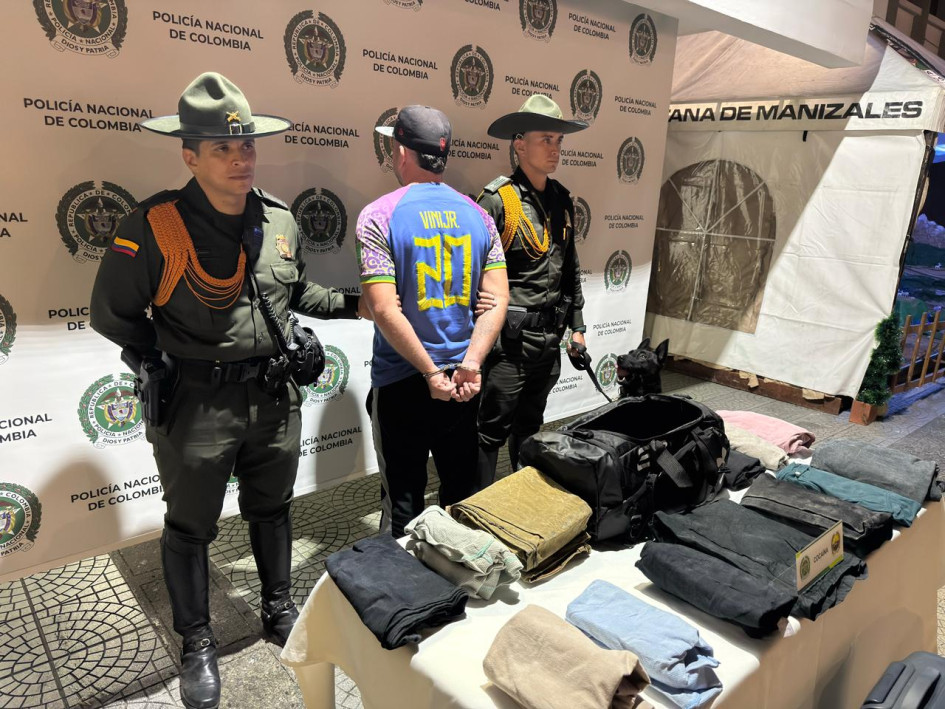 La ropa estaba impregnada con un polvo blanco que resultó siendo cocaína.