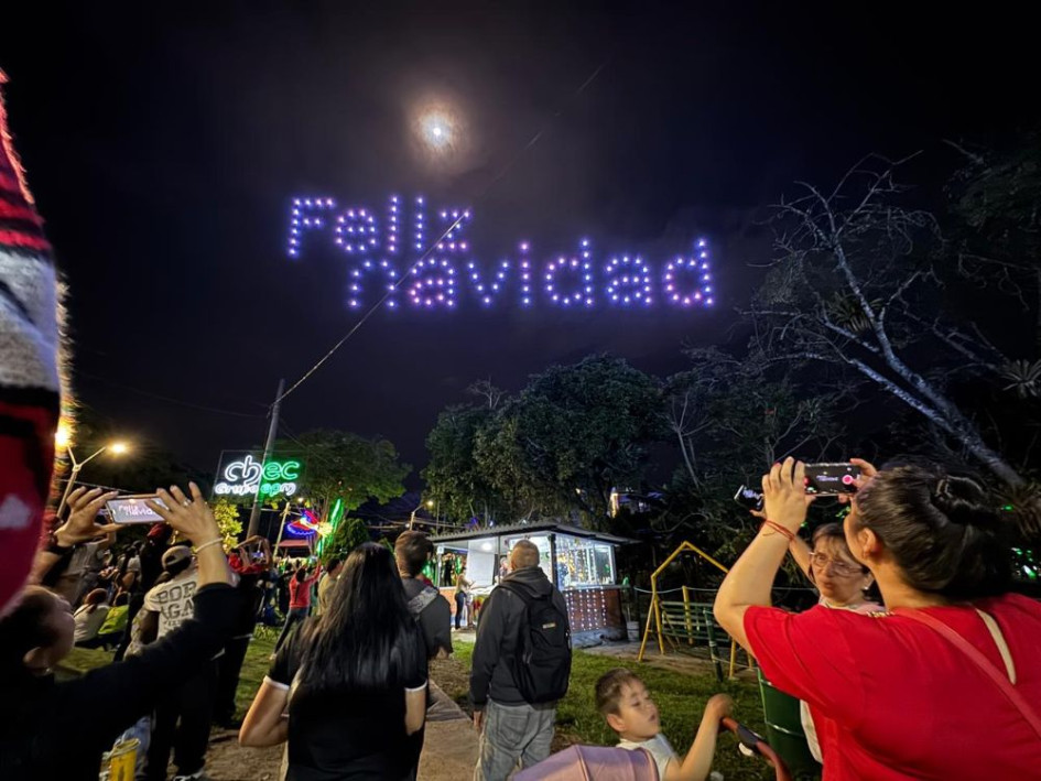 Dosquebradas empezó la celebración de su cumpleaños 53 con show de drones en el Parque el Lago La Pradera 