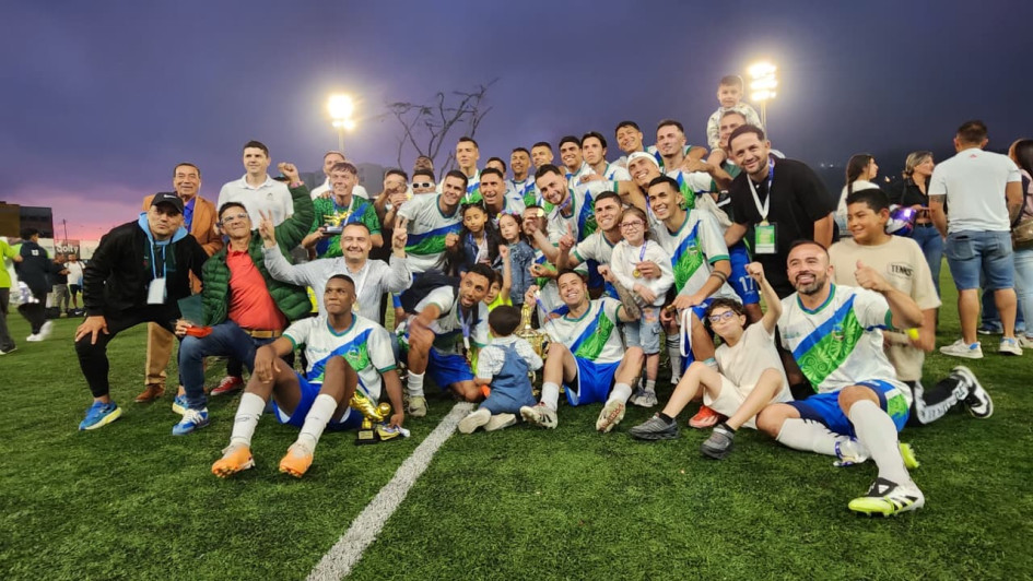 Villamaría, que jugó en su estadio, celebró la corona, uniéndose así al selecto grupo de los campeones de la Copa.