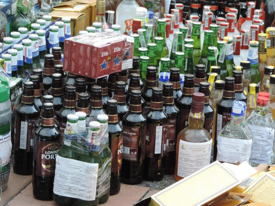Las autoridades han decomisado durante el 2025 de 329 unidades de licor nacional y 110 de licor importado.