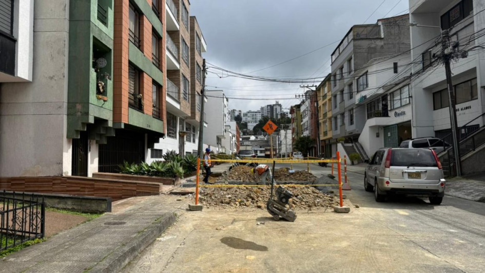 Trabajos de reposición de andenes y estructura de pavimento en el barrio Palermo