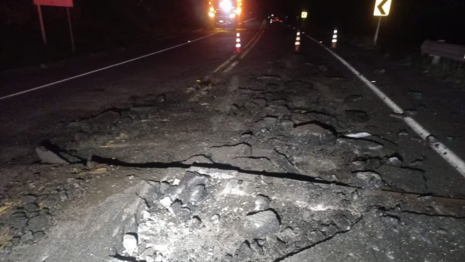 El puente, tras la explosión del sábado.