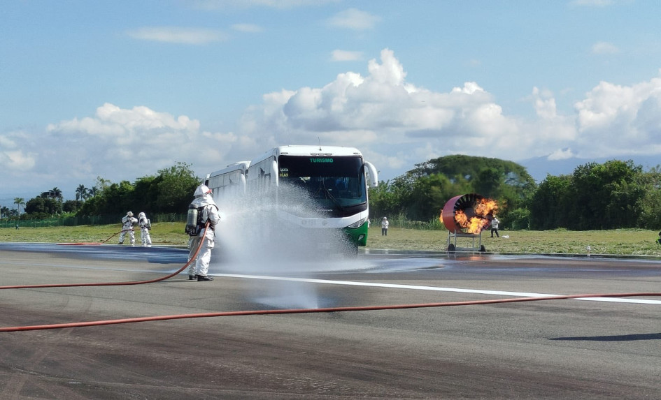 Simulacro en el aeropuerto internacional El Edén, de Armenia.
