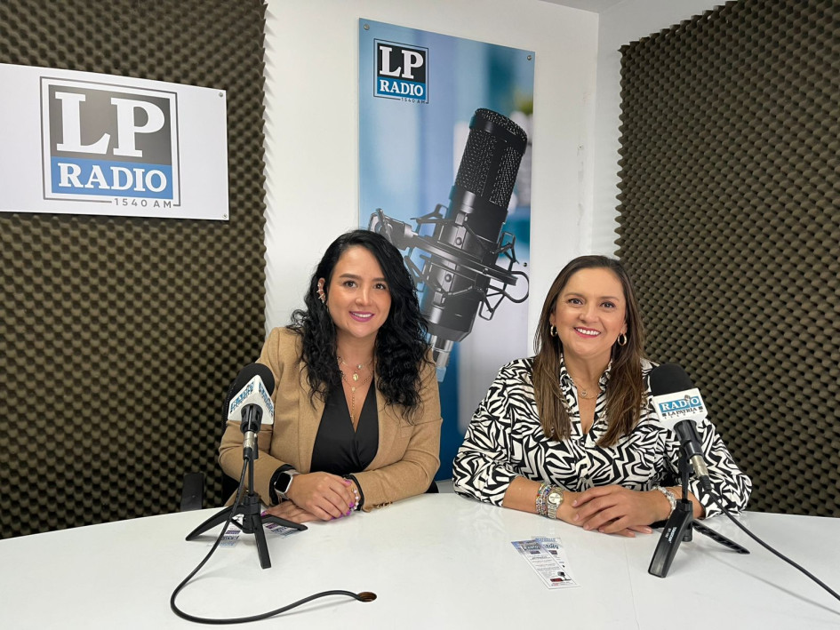 Valentina Carvajal y María del Carmen Vergara, integrantes del Encuentro de Innovación: Desarrollo Tecnológico para el Eje