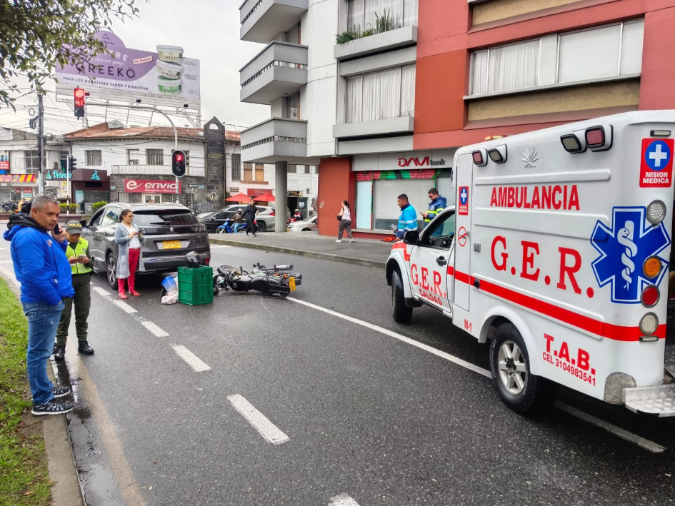 Jorge William, de 29 años, estaba tendido en la vía, con dolor en hemitórax izquierdo, laceraciones y otros golpes