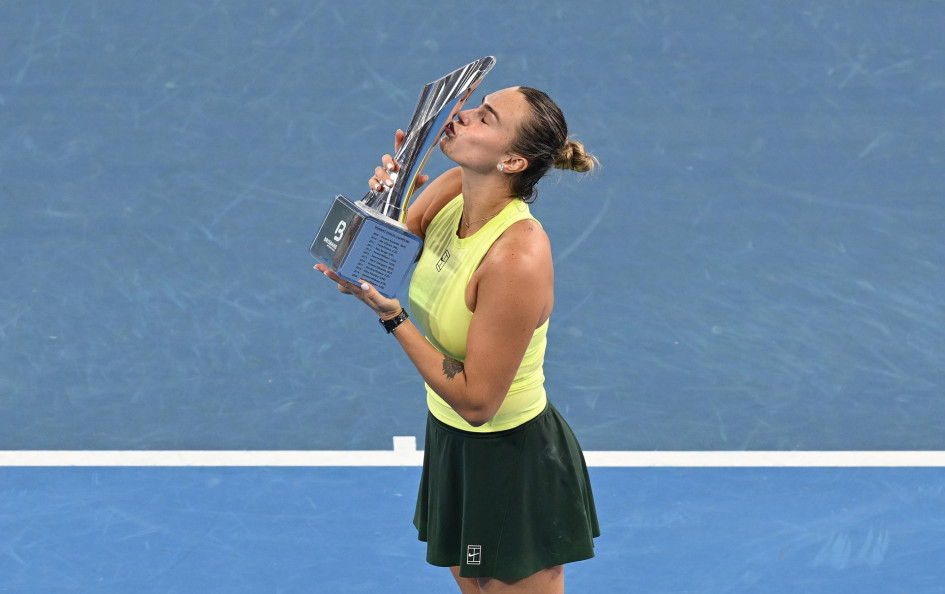 Aryna Sabalenka de Bielorrusia celebra después de ganar la final individual femenina contra Marta Kostyuk de Ucrania en el torneo internacional de tenis de Brisbane en el Pat Rafter Arena en Brisbane, Australia, el 11 de enero del 2026.