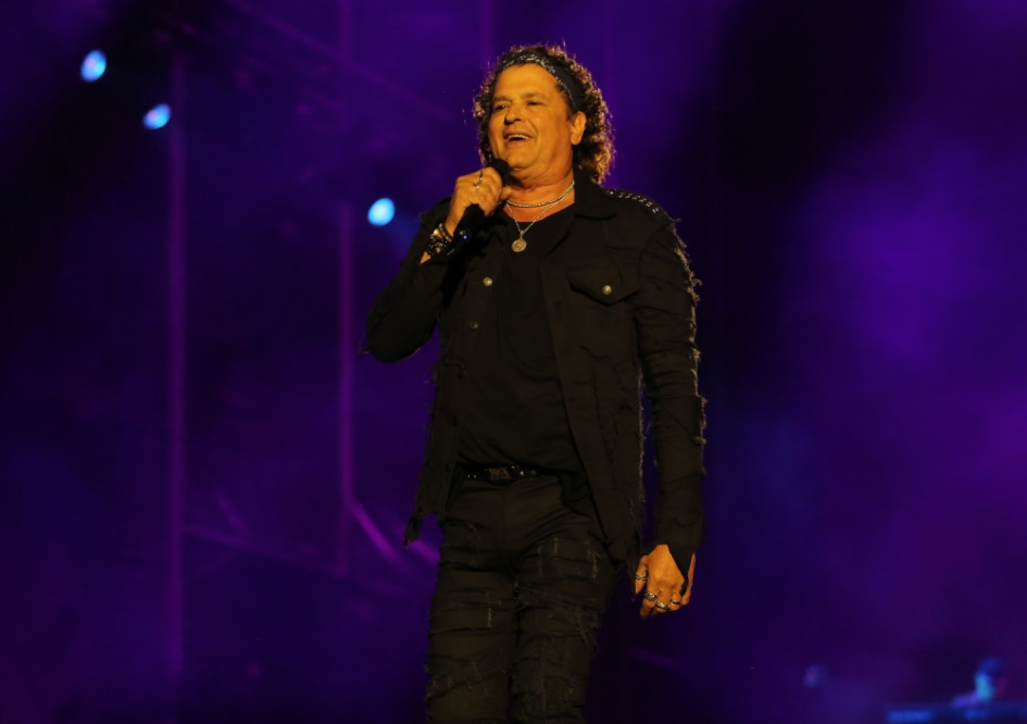 Carlos Vives durante su presentación en el Superconcierto de la Feria de Manizales 2026.