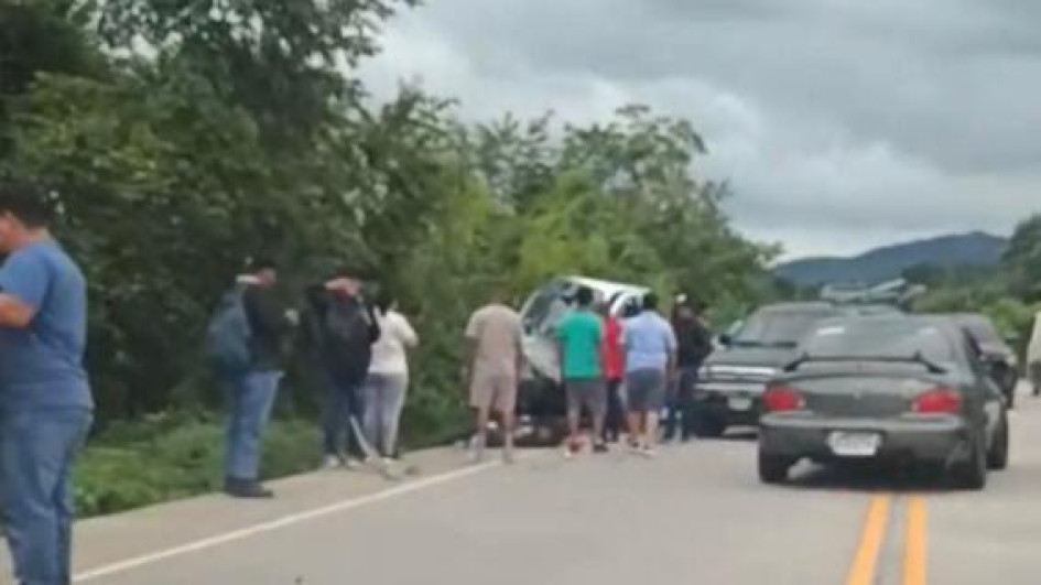Cuatro personas murieron y 18 resultaron heridas en un accidente de tránsito tras un choque entre un automóvil y un bus. Foto de referencia utilizada como ilustración.