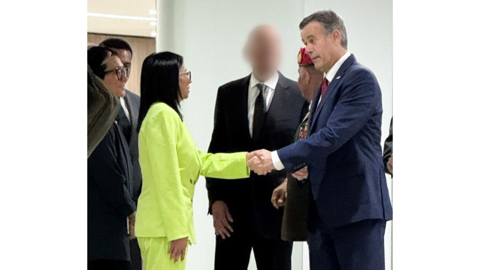 Delcy Rodríguez, presidenta (e) de Venezuela, y John Ratcliffe, director de la CIA.