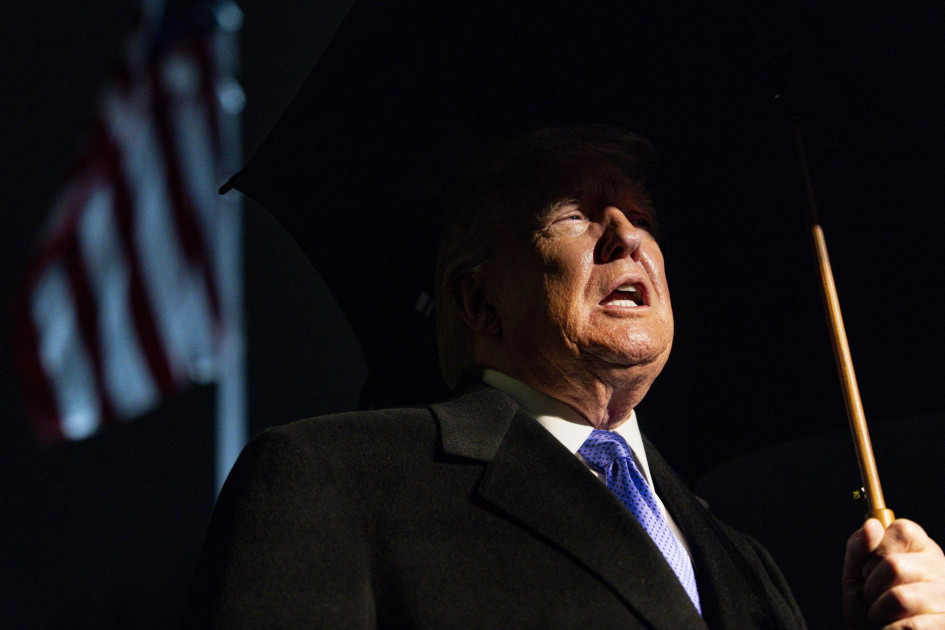 El presidente de Estados Unidos, Donald Trump, habla con la prensa antes de salir de la Casa Blanca en Washington, DC, EE.UU., el 9 de enero de 2026.