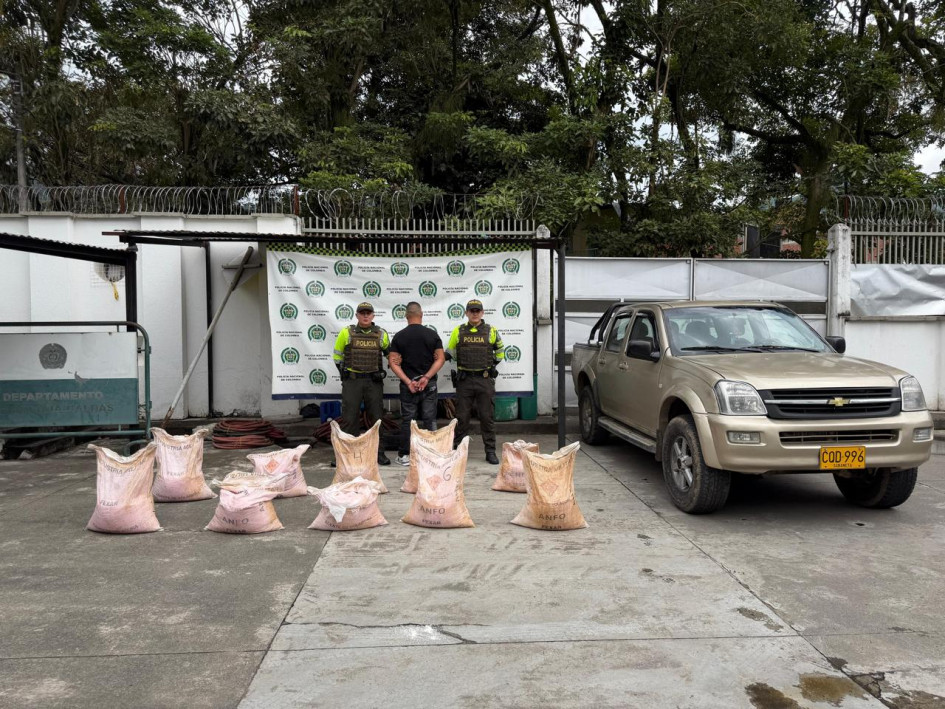 Fue capturado en flagrancia un hombre de 40 años de edad, quien se movilizaba como conductor de una camioneta.