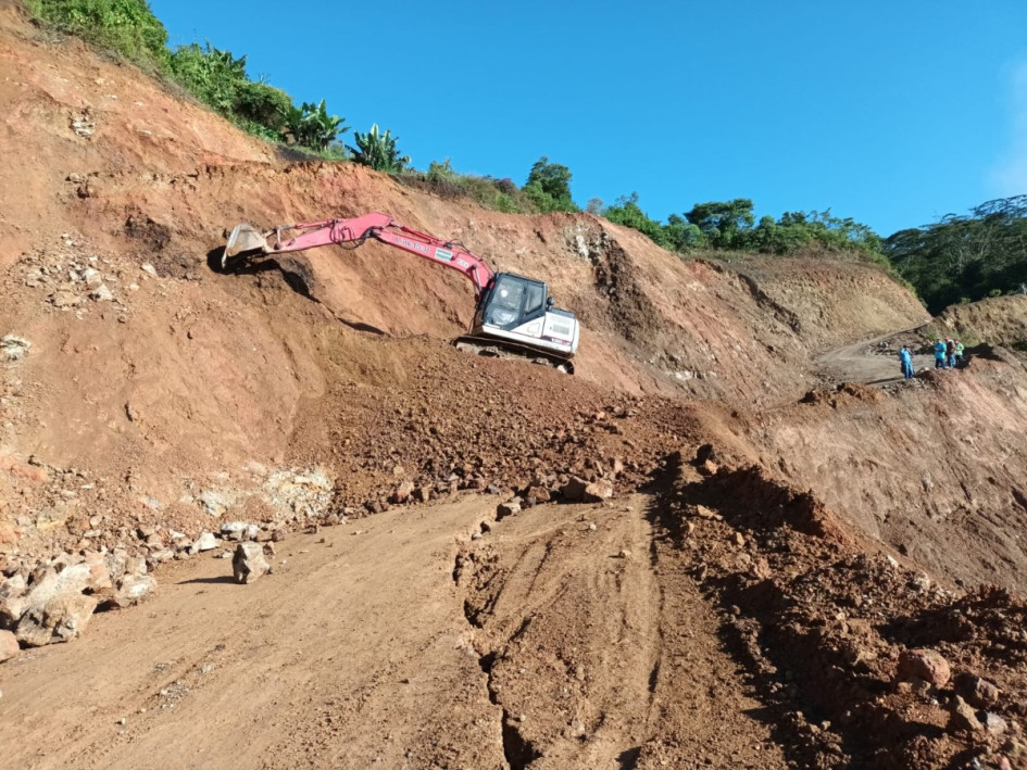El Brillante, de nuevo, causa un dolor de cabeza para Pácora. Un derrumbe en el sector tiene bloqueada la vía hacia San Bartolomé.