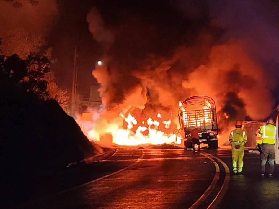 El choque generó un incendio