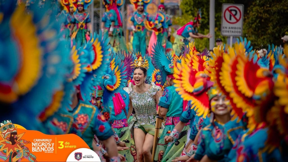 La jornada reunió a más de 2.000 artistas, entre músicos, actores y bailarines, agrupados en 13 colectivos coreográficos que durante todo el año preparan sus montajes para presentarlos en el inicio del carnaval.