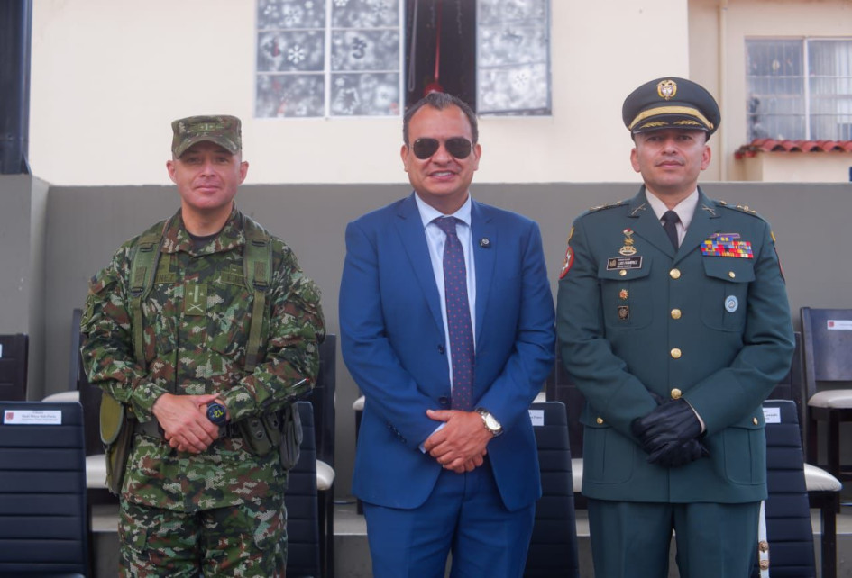 El nuevo comandante recibe el cargo de Jhon Fernando Martínez Tapias.