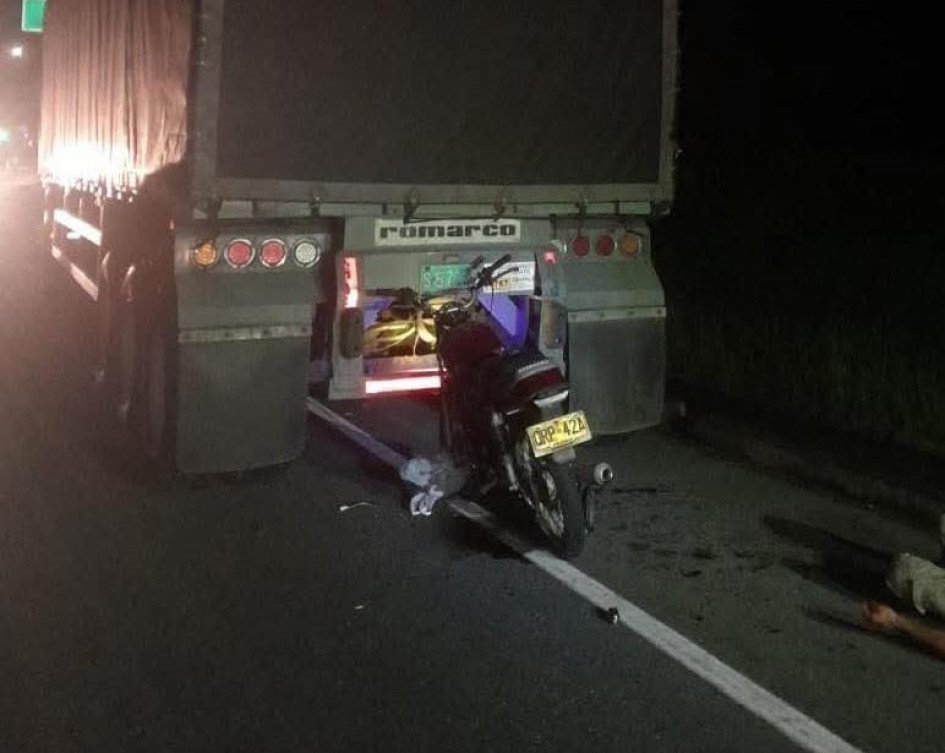 El accidente lo protagonizaron una moto y un tractocamión en la vía Manizales-Medellín.