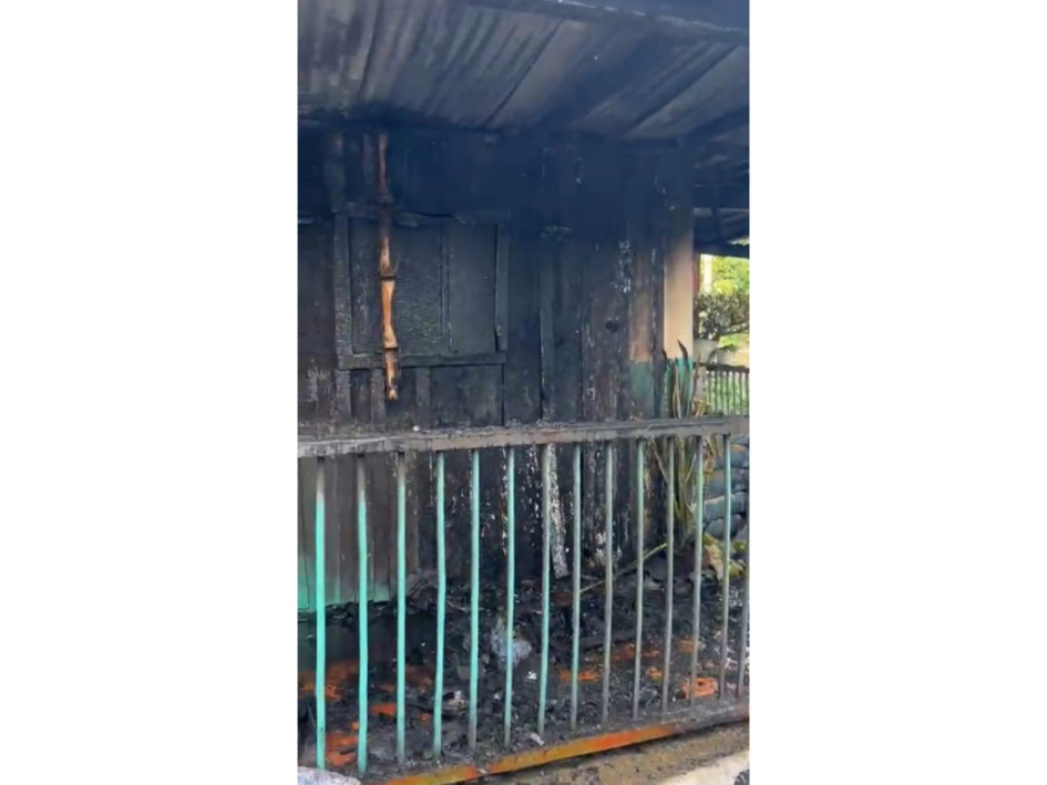 Un corto circuito sería la causa del incendio que acabó con la vivienda.