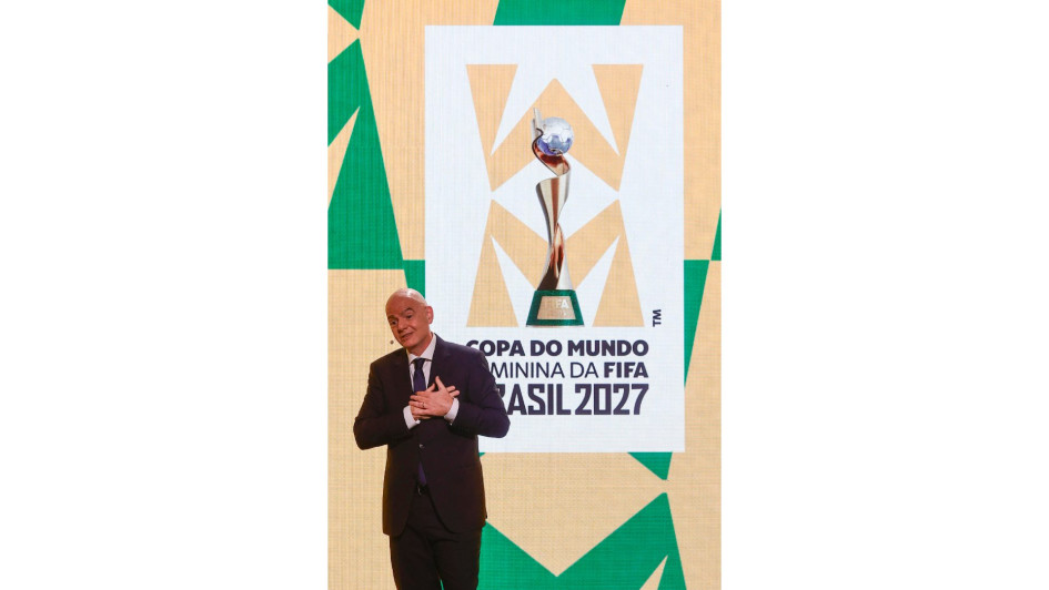 Gianni Infantino, lanzó este domingo (25 de enero) en Río de Janeiro el logo del Mundial Femenino 2027. 