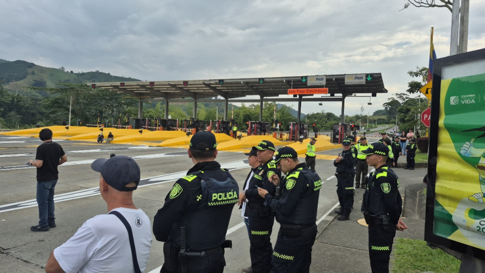 La Policía hizo presencia en Tarapacá II, donde la manifestación fue pacífica. En la caseta vecina (I) rompieron las talanqueras.