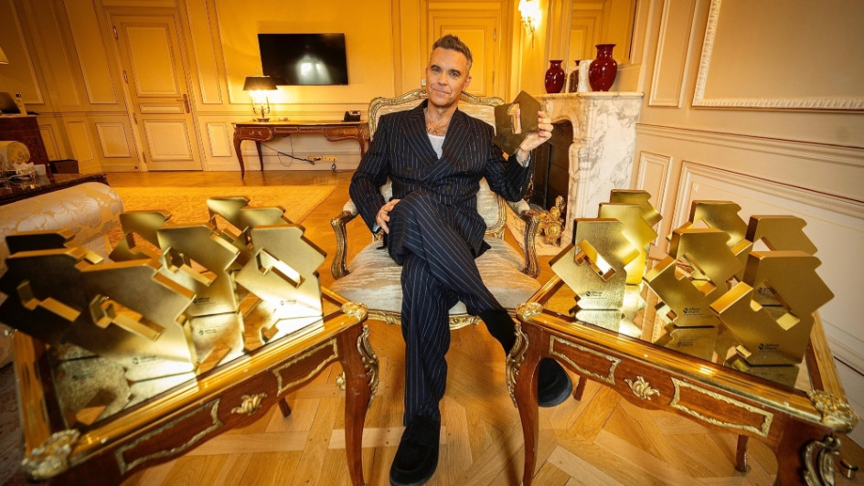 "Britpop - el 16.º álbum #1 que rompe récords", escribió Robbie Williams en su cuenta de X.