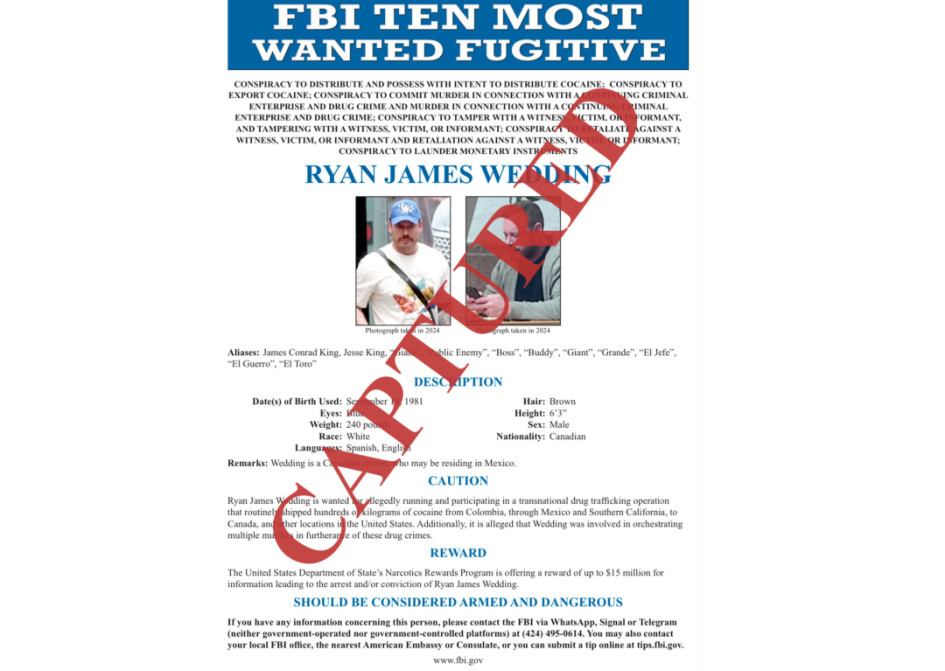 Fotografía tomada de la cuenta oficial @FBIDirectorKash en la red social X del director del FBI, Kash Patel, que muestra un cartel que anuncia la captura del exatleta olímpico canadiense Ryan Wedding.