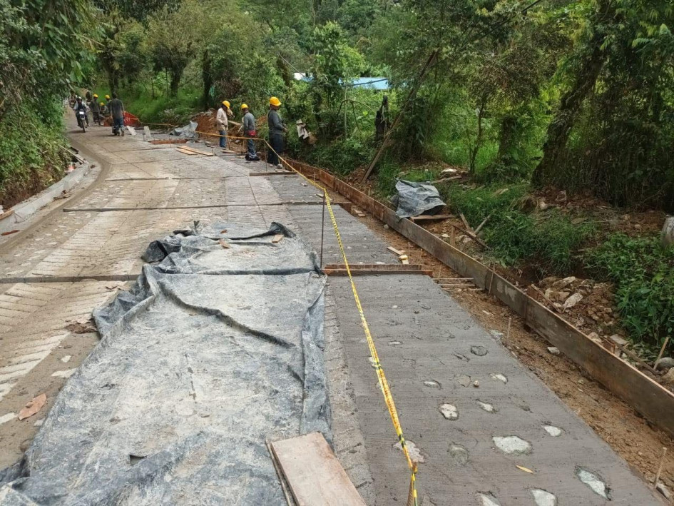 La construcción avanza en el corredor vial que conecta San Juan con el centro histórico de Marmato, Caldas.
