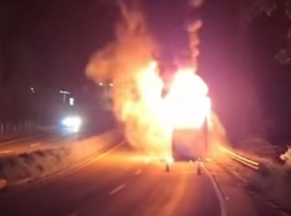 El incendio ocurrió en una via del Eje Cafetero