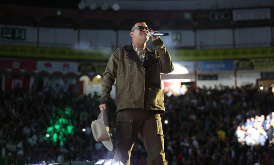 Yeison Jiménez durante su concierto de agosto del 2025 en la Plaza de Toros de Manizales.