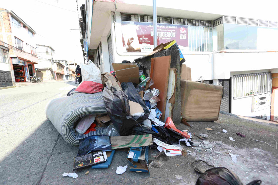 Tiran basuras en calles de Villamaría
