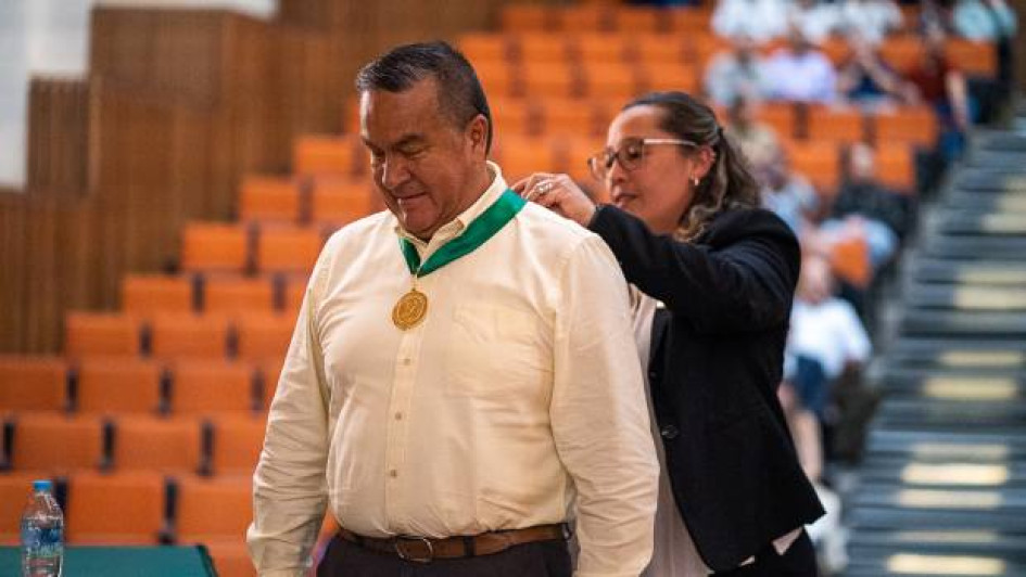 Fotos I Tomadas de Prensa Unimedios Unal Manizales I LA PATRIA  La vicerrectora de la Sede, Belizza Janet Ruiz Mendoza, entregó las distinciones y destacó el valor del trabajo colectivo y la resiliencia institucional.