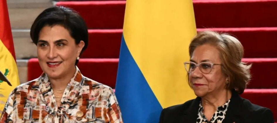Gabriela Sommerfeld y Rosa Villavicencio, ministras de Relaciones Exteriores de Ecuador y Colombia.