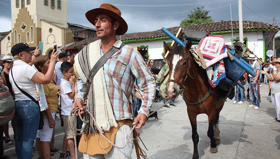 Alta afluencia en el inicio de las fiestas conmemorativas en Salento (Quindío).