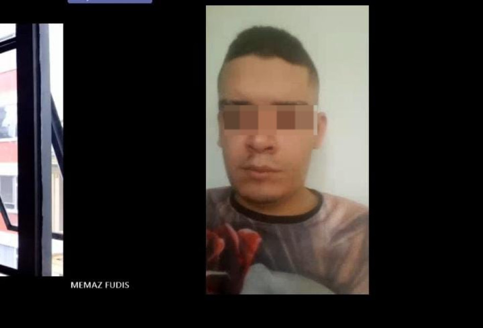 Lo captó la cámara 20. A él le encontraron 0,24 miligramos y al comprador, 0,9. No aceptó cargos.