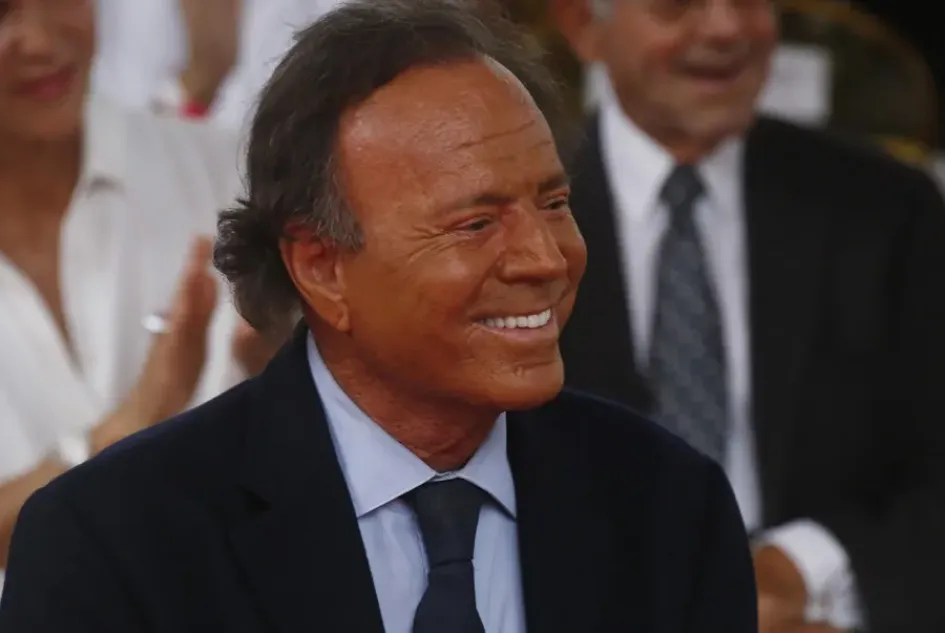 Julio Iglesias.