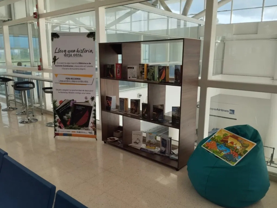 Viajeros nacionales e internacionales ahora cuentan con espacios de lectura en el aeropuerto El Edén, una apuesta cultural del Quindío para visibilizar a sus autores.