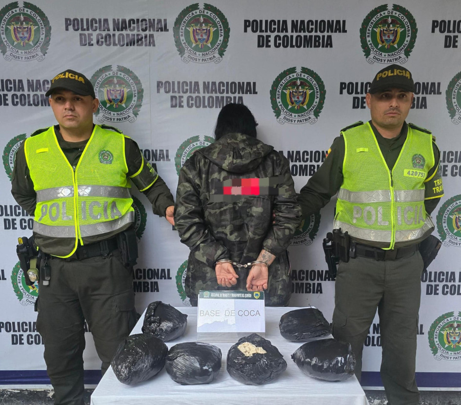 En los paquetes llevaba 6 kilos de estupefacientes.