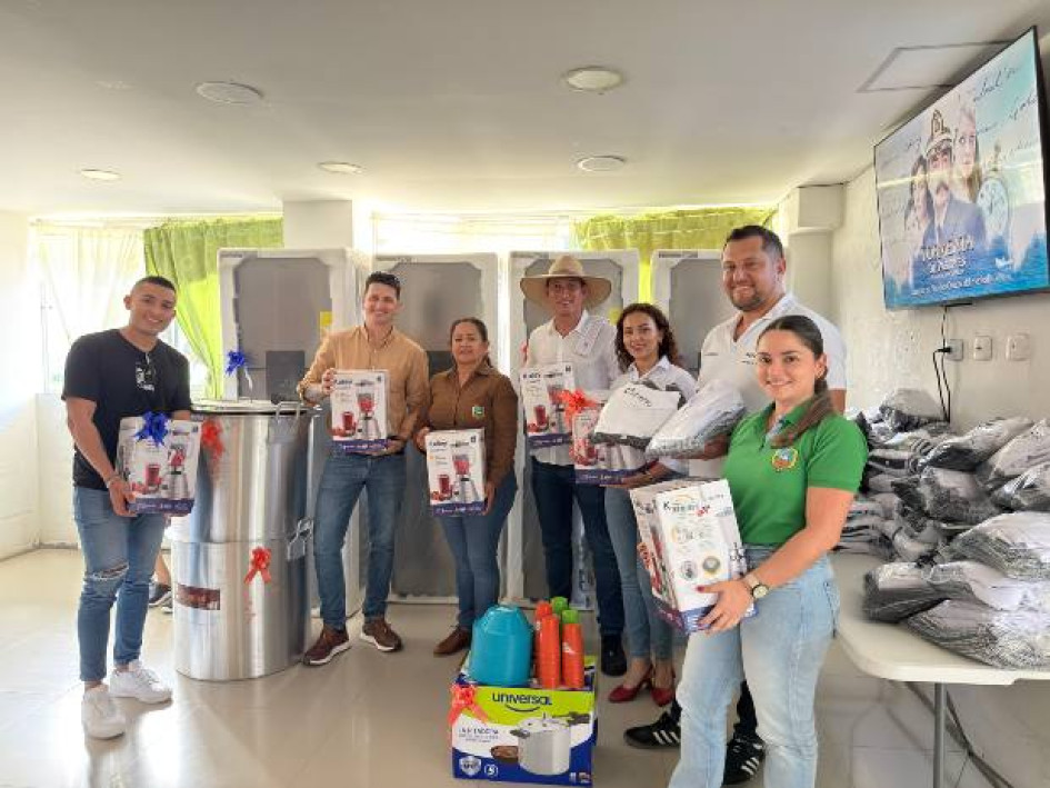 Fotos I Cortesía Alcaldía I LA PATRIA  Los colegios La Estrella y urbano San Gerardo María Mayela recibieron también elementos para sus restaurantes escolares.