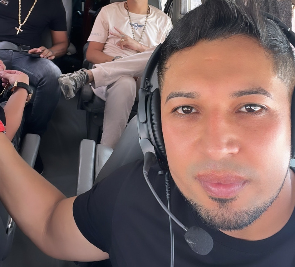 Óscar Marín era la sombra de Yeison Jiménez, cuidaba cada detalle de sus desplazamientos.