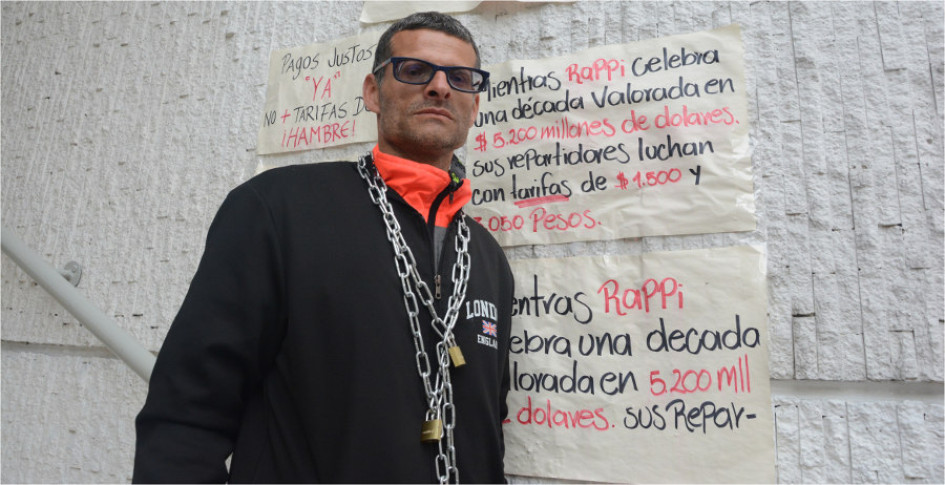Rodrigo Gómez Salazar cumple este año seis años vinculado a Rappi y desde el lunes está encadenado en señal de protesta.