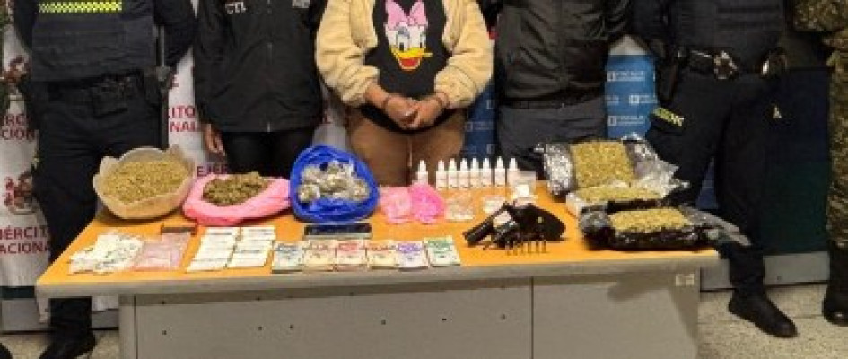 A Liliana la detuvieron en un allanamiento de esta semana en el barrio Samaria, de Manizales. Le encontraron estupefacientes, medicamentos de uso controlado y un revólver calibre 32 con munición.