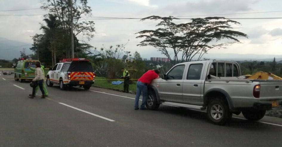 Autoridades de tránsito atendieron la emergencia registrada en el sector de Colillas, donde un accidente cobró la vida de un joven motociclista.