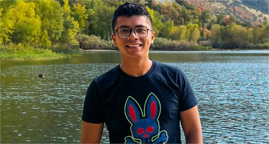 Waisman David Mora Bejarano aprovechó cada recorrido al exterior con Yeison Jiménez para tomarase uan fotografía. En la imagen en una visita a Estados Unidos.