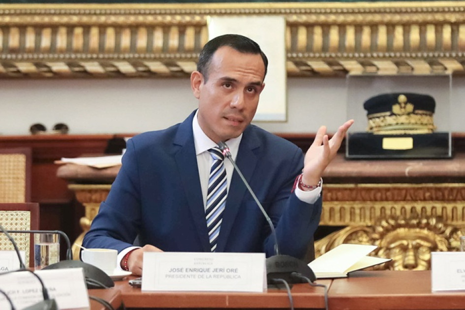 José Jerí (2025-2026): 131 días. Jerí asumió el reto pero no pudo aguantar más allá de cuatro meses, debilitado tras descubrirse reuniones semisecretas con empresarios chinos contratistas del Estado y presuntas irregularidades al contratar funcionarias que previamente se habían reunido con él en Palacio de Gobierno.