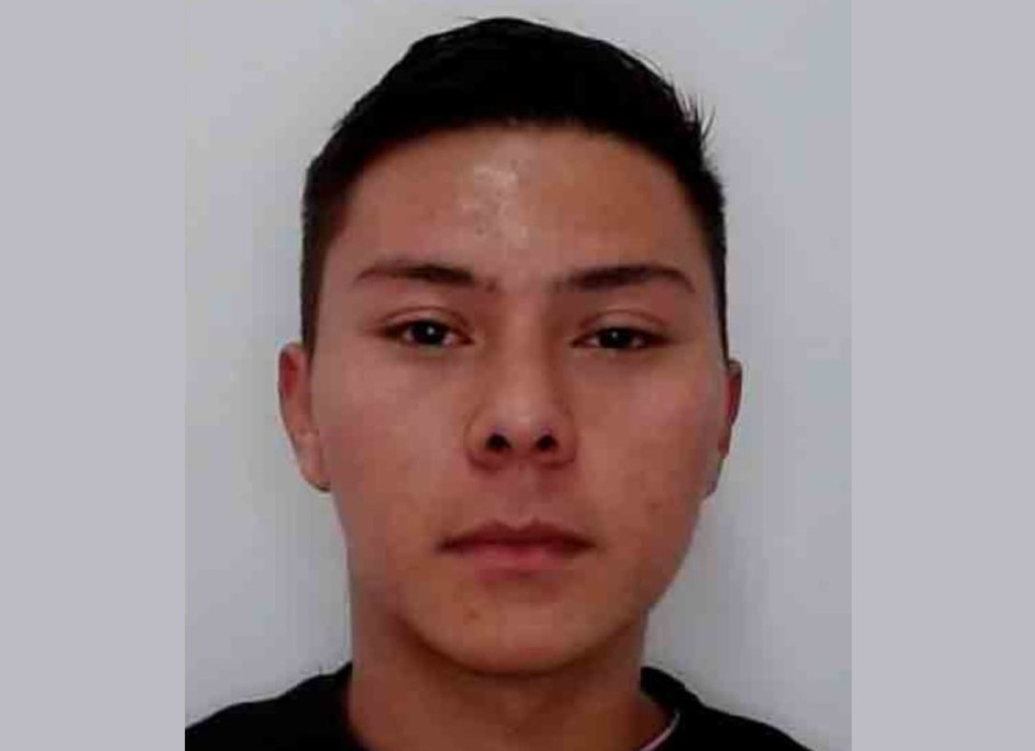 En el momento del hallazgo el cuerpo estaba acostado sobre su lado lateral izquierdo, desnudo, arropado con una sábana y una bolsa alrededor de su cuerpo.